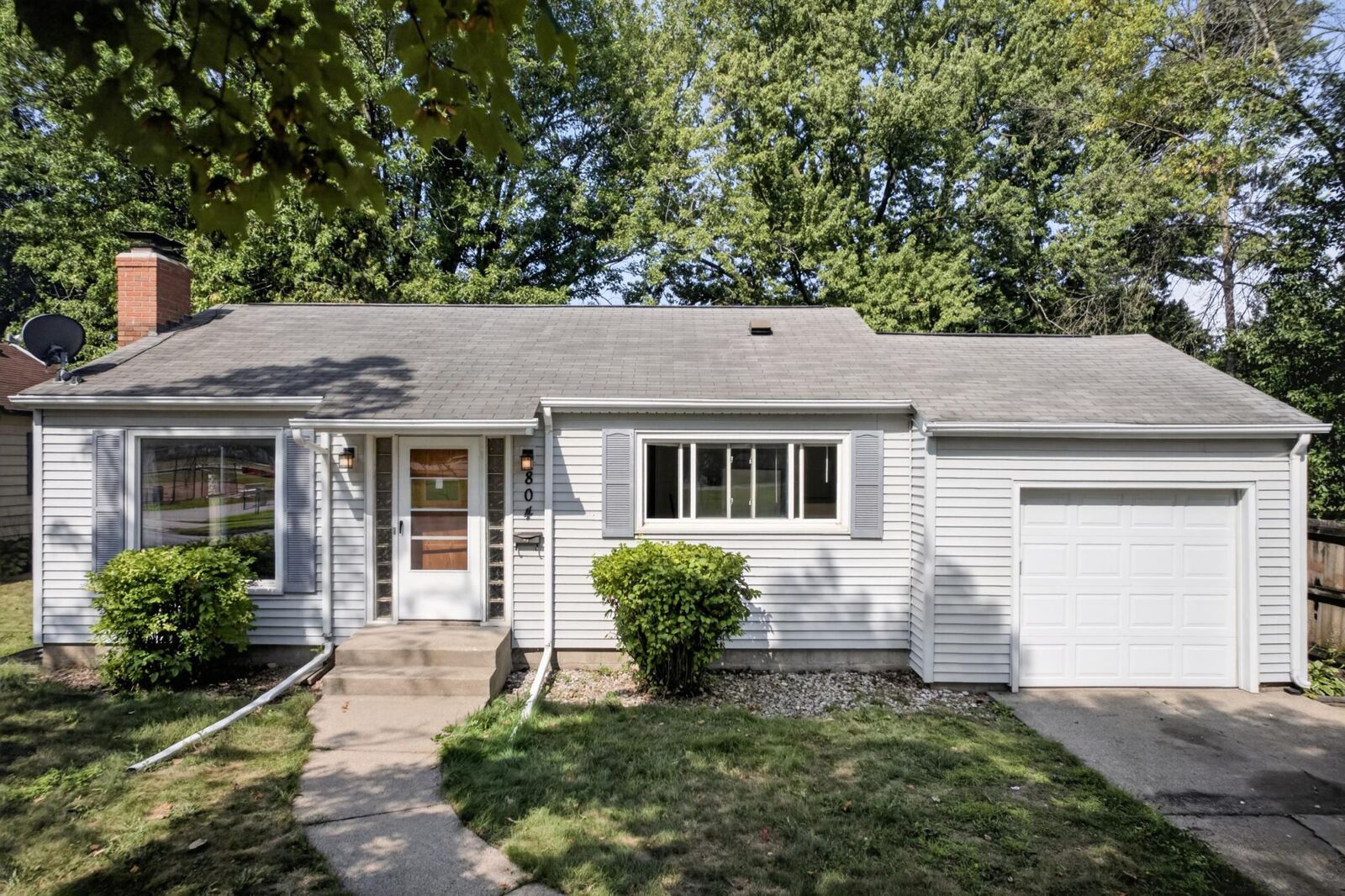 Property Photo:  804 4th Street  MN 55024 
