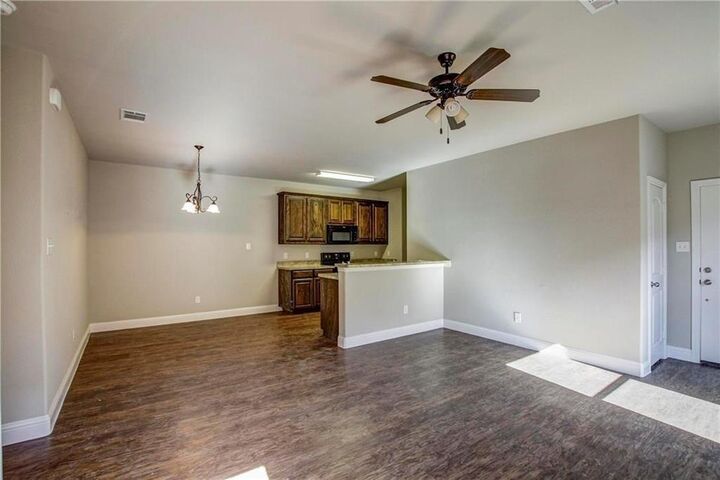 Property Photo: 416 Canvas Court TX 76036
