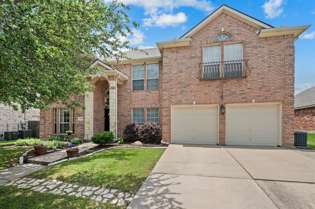 Property Photo: 1603 Fairfax Drive TX 76063