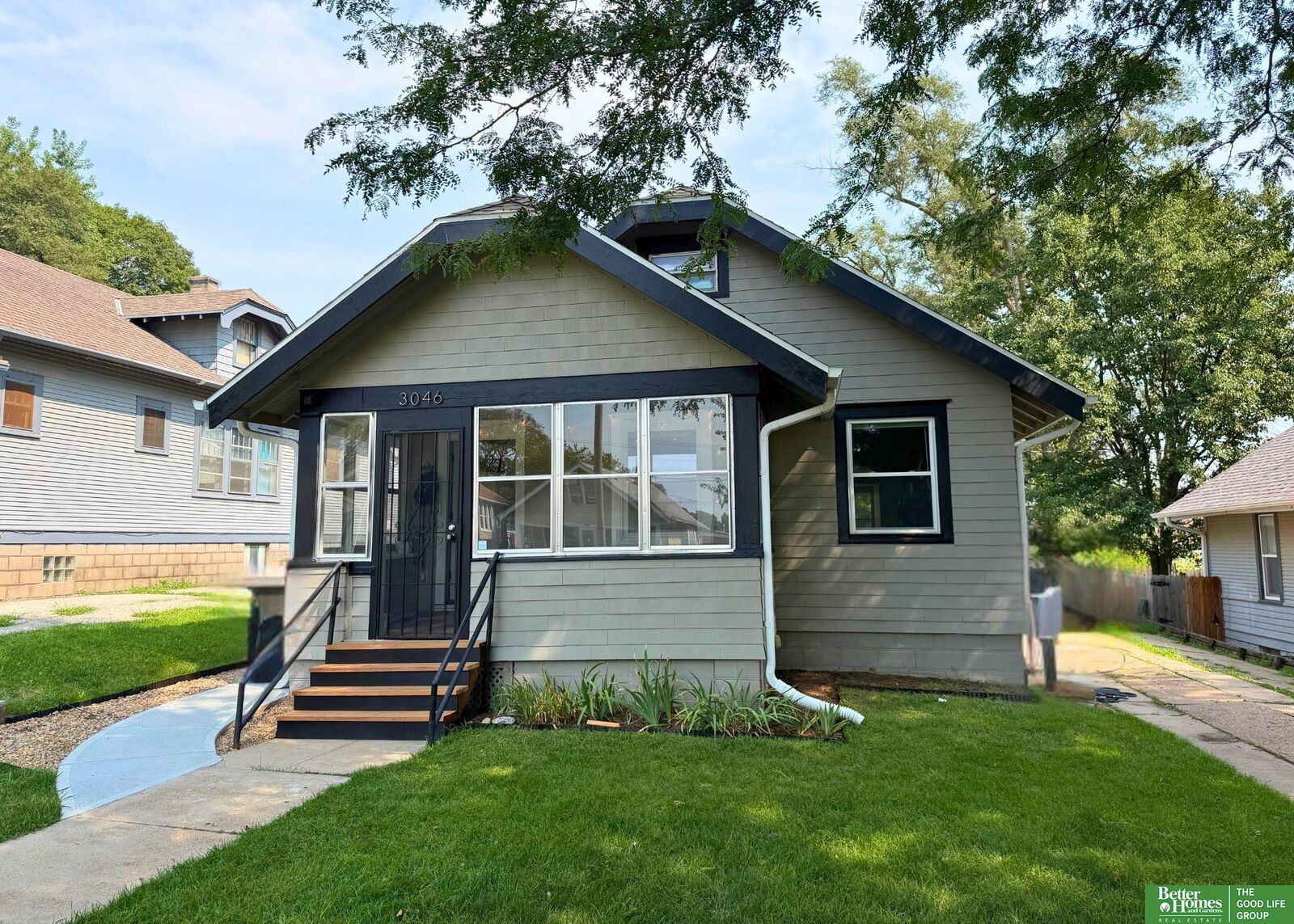 Property Photo: 3046 Arcadia Avenue NE 68111