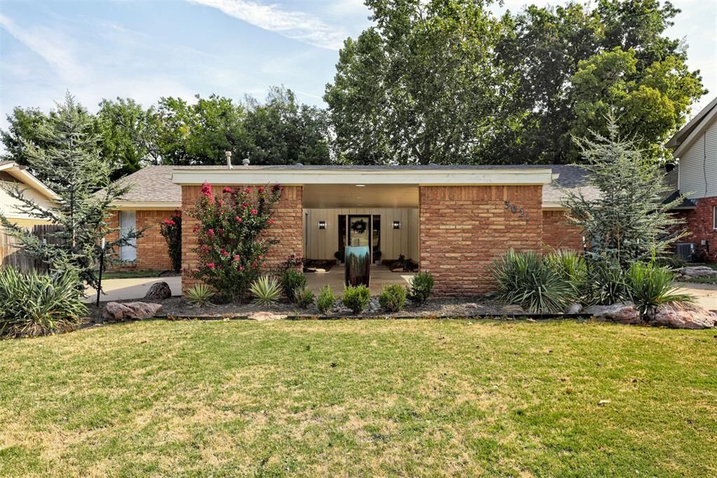 Property Photo:  3021 Brookhollow Road  OK 73120 