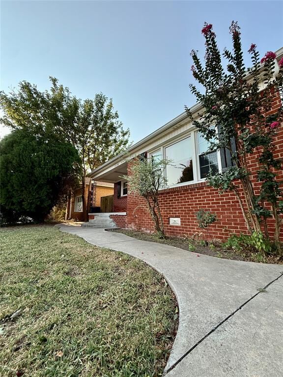 Property Photo: 2128 Carlisle Road OK 73120