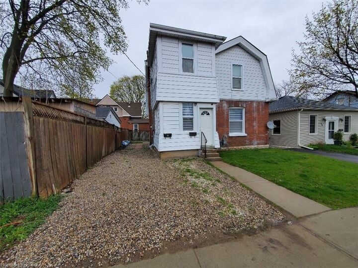 Property Photo: 86 Victoria Street ON N3S 3K6