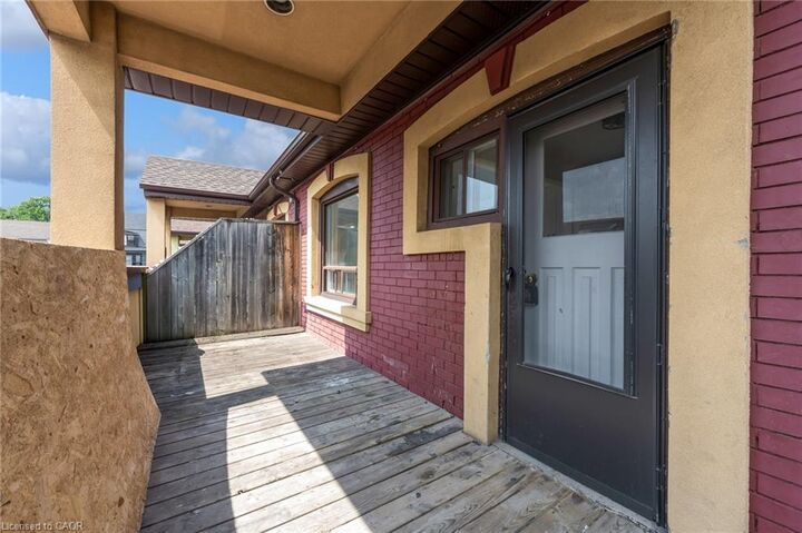 Property Photo:  409 Charlton Avenue W 4  ON L8P 2E6 