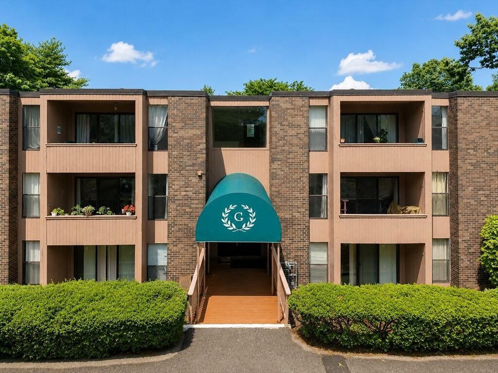 Property Photo:  30 Shrewsbury Greens Drive G  MA 01545 
