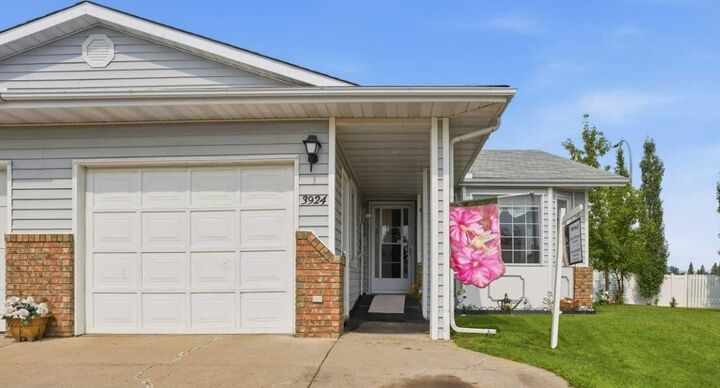 Property Photo:  3924 56A Street Close  AB T4V 4L1 