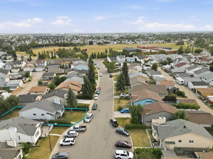 Property Photo: 52 Erin Meadows Court SE AB T2B 2Z7