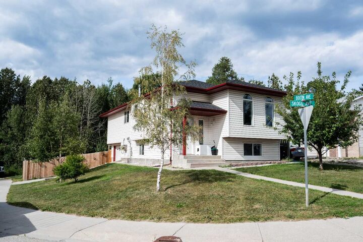 Property Photo: 382 Skogg Avenue AB T7V 1A8