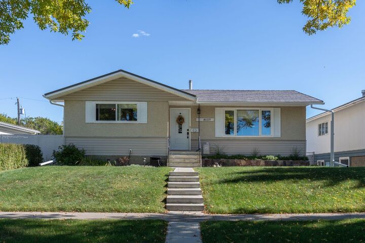 4609 45 Street — photo 1