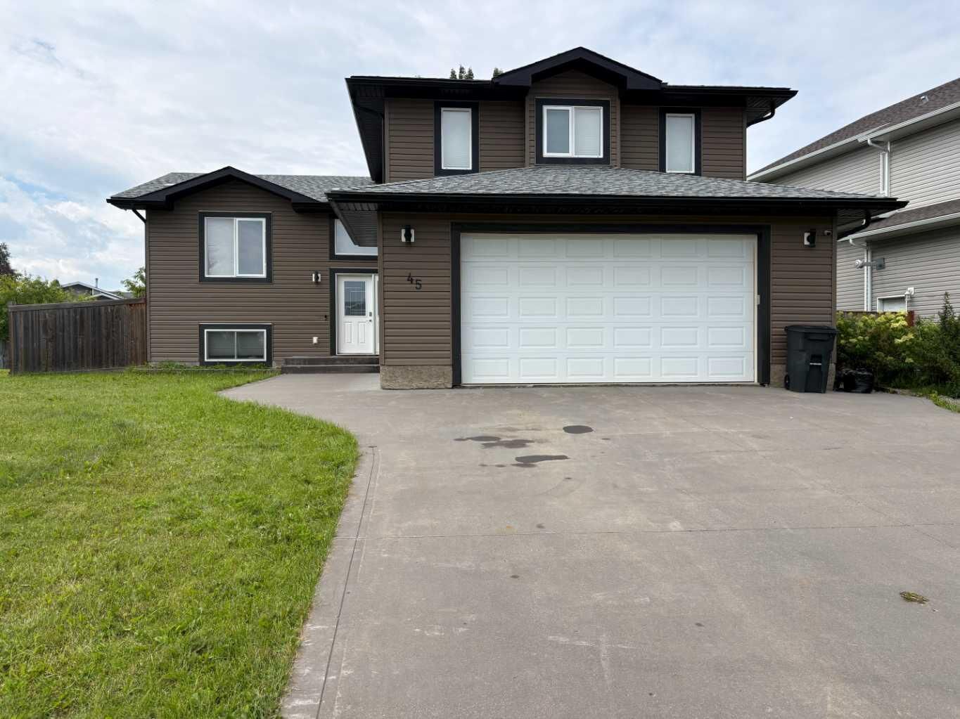 Property Photo: 45 Springwood Drive NE AB T0G 2A2