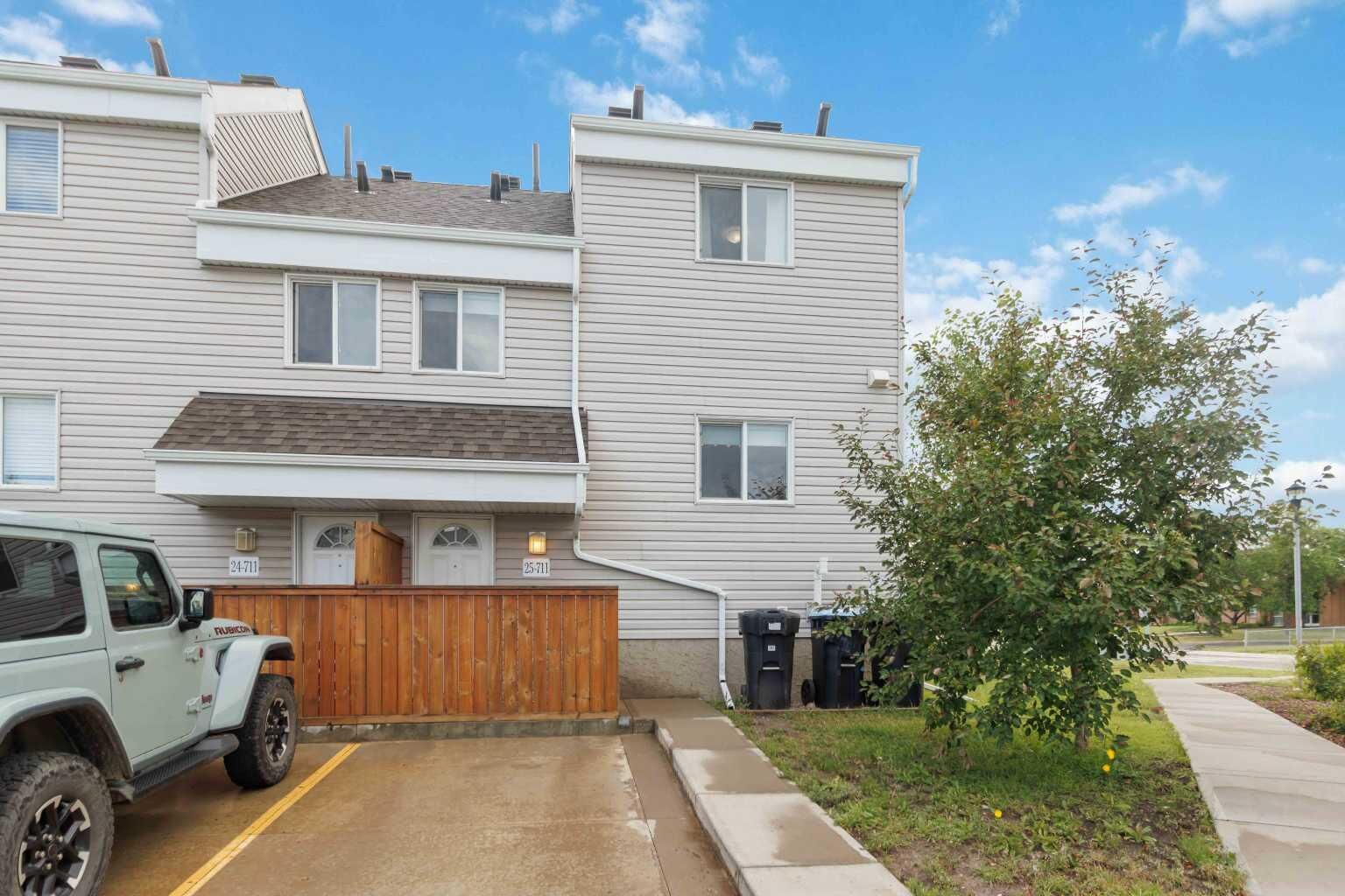 Property Photo:  711 Beacon Hill 25  AB T9H 3R5 
