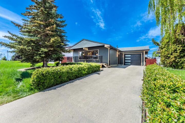 Property Photo: 820 Archwood Road SE AB T2J 1C4