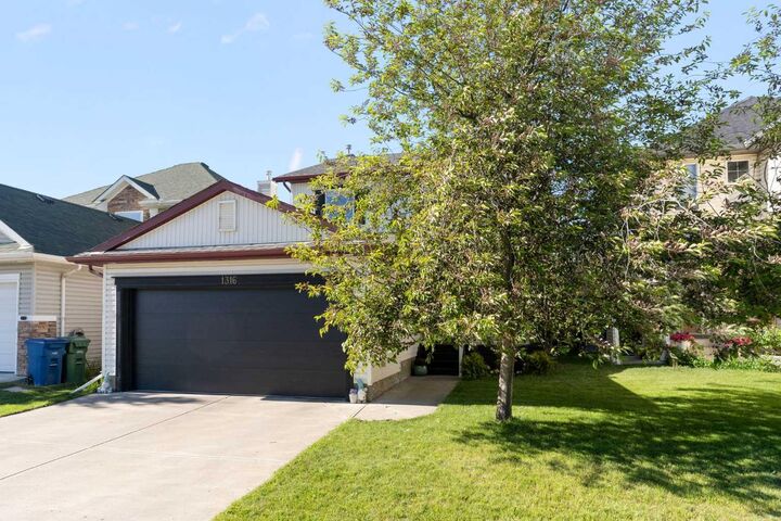 Property Photo: 1316 Bayside Avenue SW AB T4B 2X5