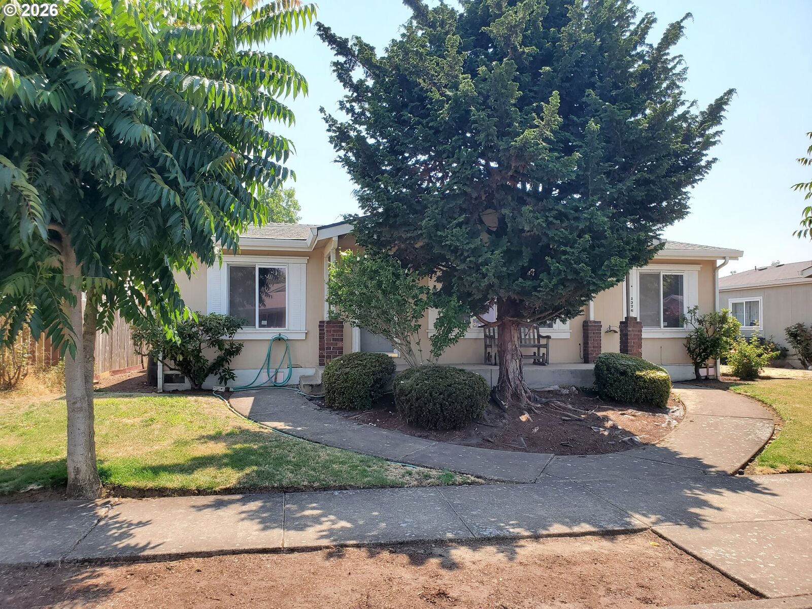 Property Photo: 1376 David Ave OR 97404