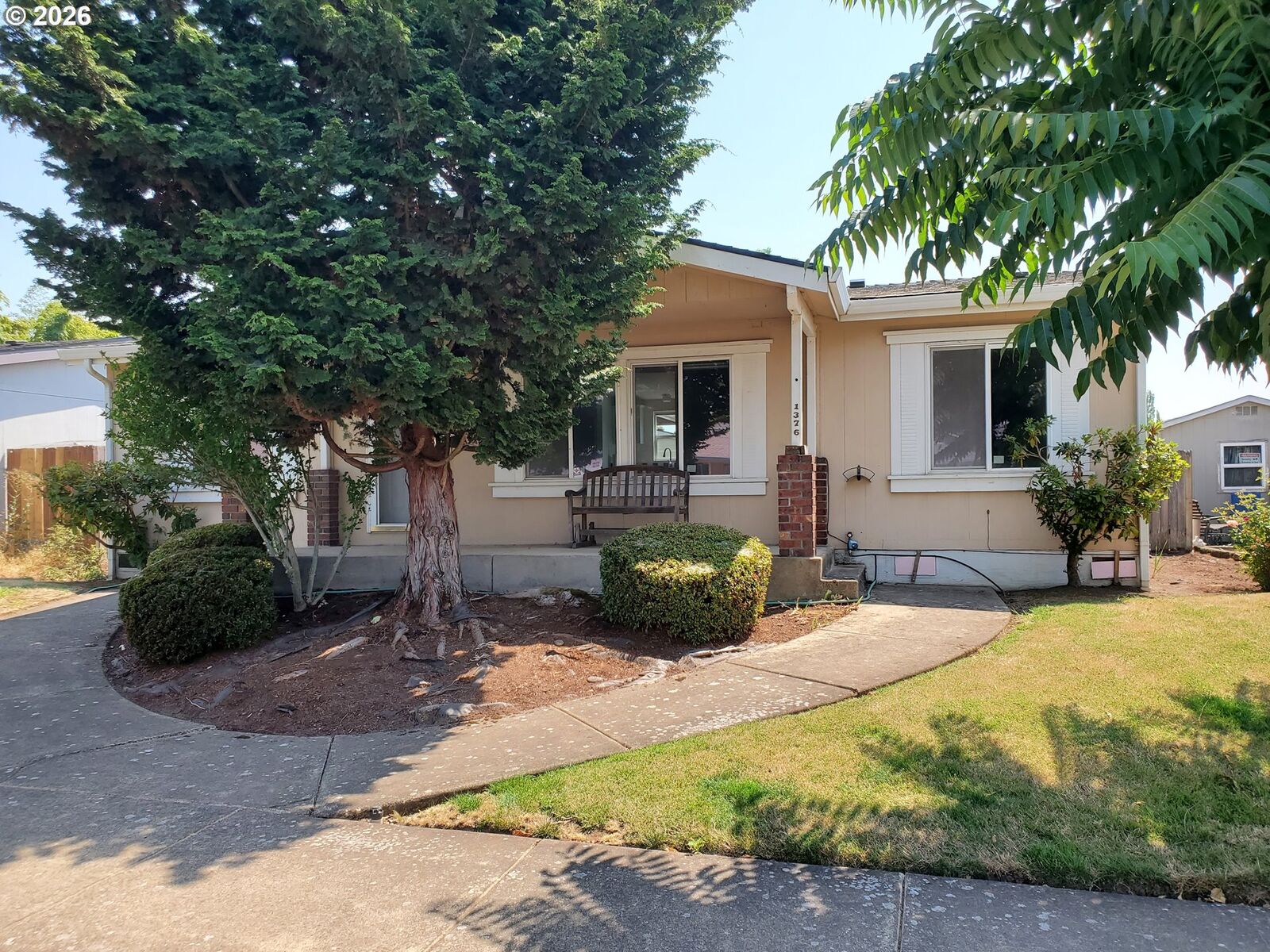 Property Photo:  1376 David Ave  OR 97404 