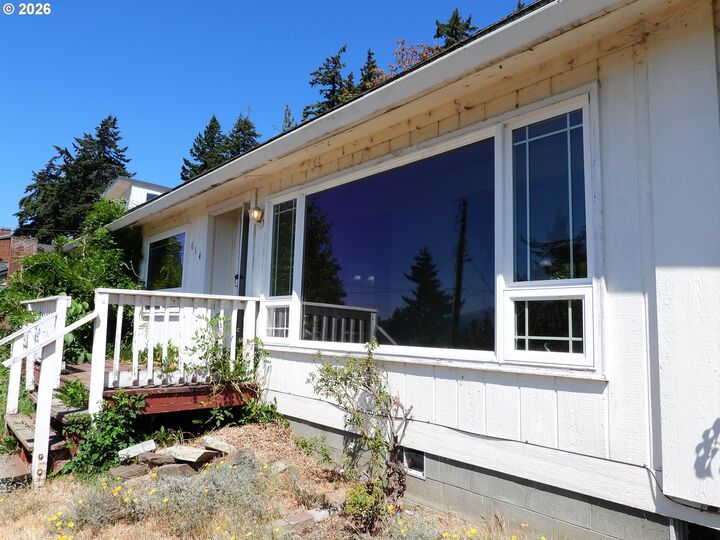 Property Photo: 614 Vine St WA 98672