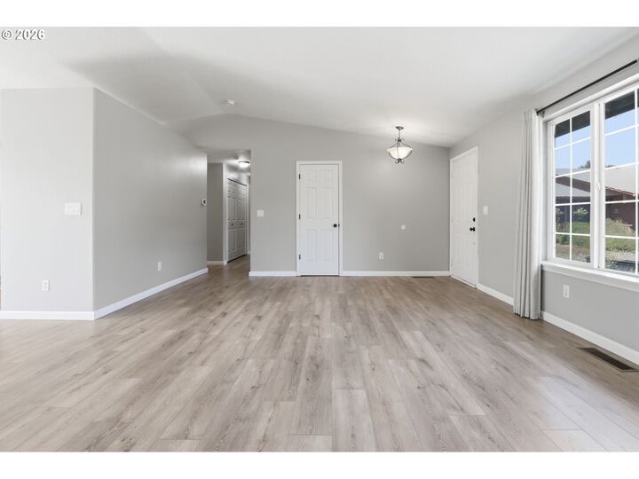 Property Photo:  911 SW Warbler Ct  OR 97128 