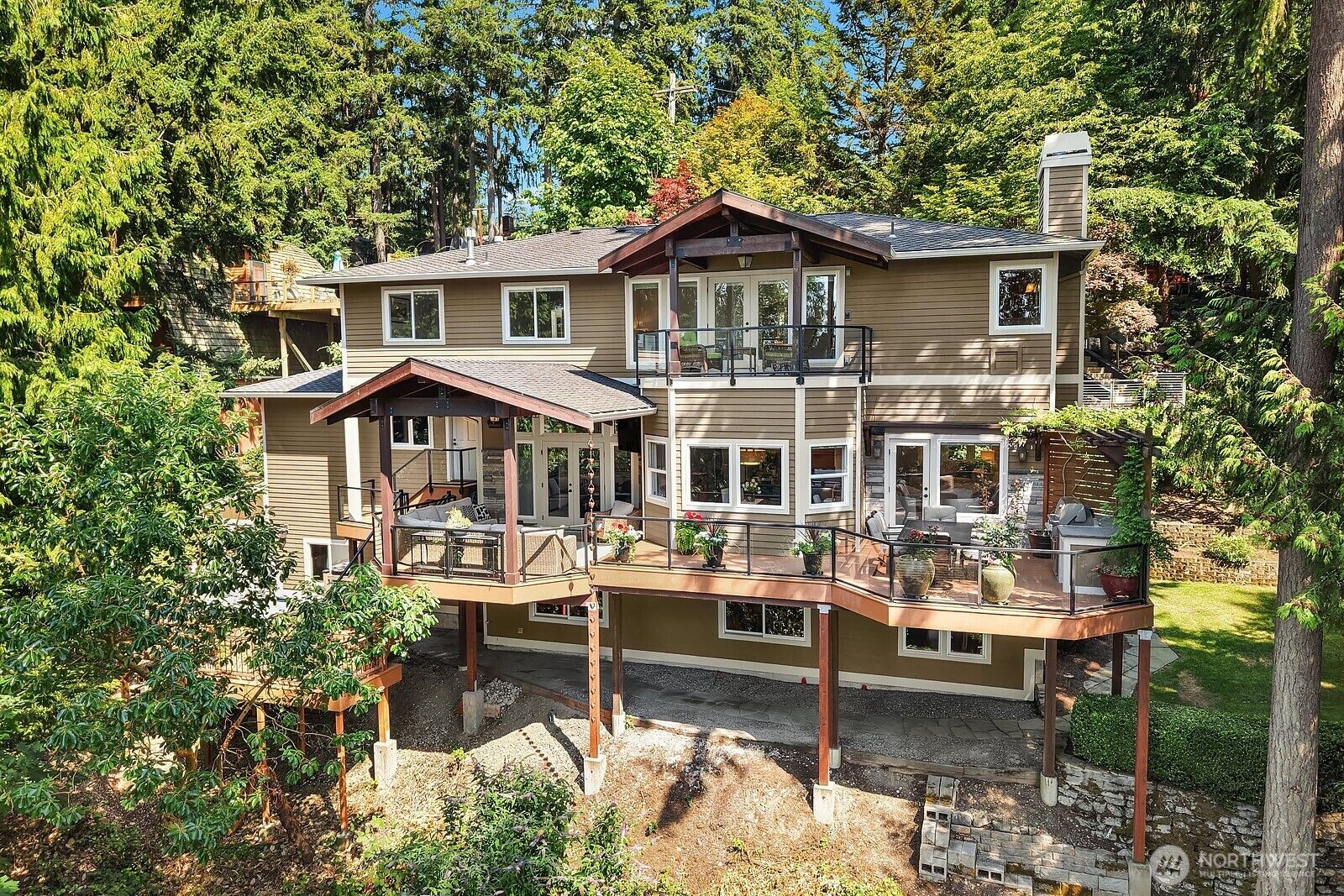 Property Photo: 949 207th Avenue NE WA 98074