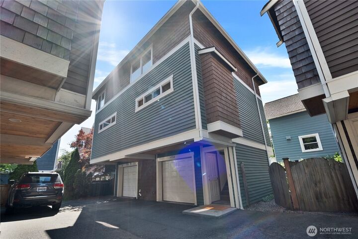 Property Photo: 4516 Dayton Avenue N WA 98103