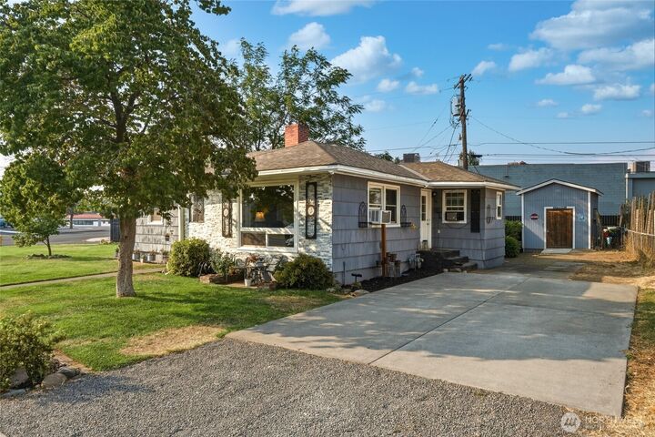 Property Photo:  188  Boyer Drive  WA 99362 