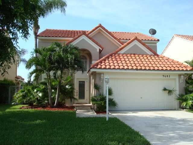 Property Photo:  9682 Vía Emilie  FL 33428 