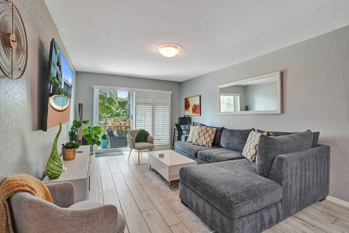 Property Photo: 3004 NE 5th Terrace 107-C FL 33334