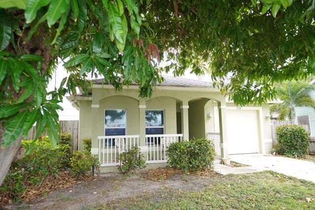 Property Photo: 112 SE 2nd Avenue FL 33435