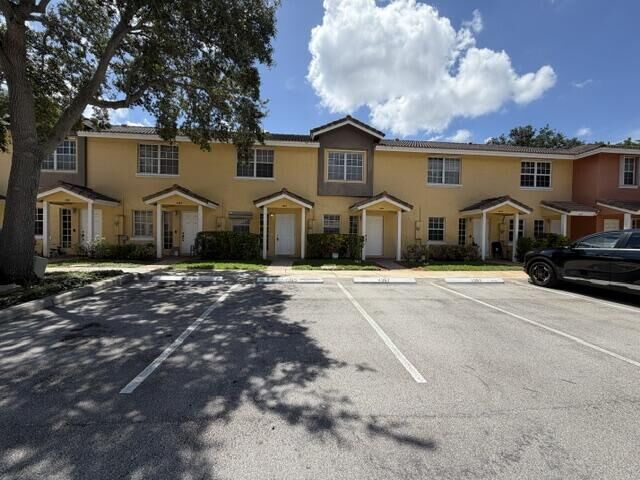 Property Photo: 4365 NW 69th Terrace 4365 FL 33319