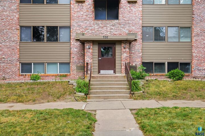 Property Photo:  700 W 6th St  SD 57104 