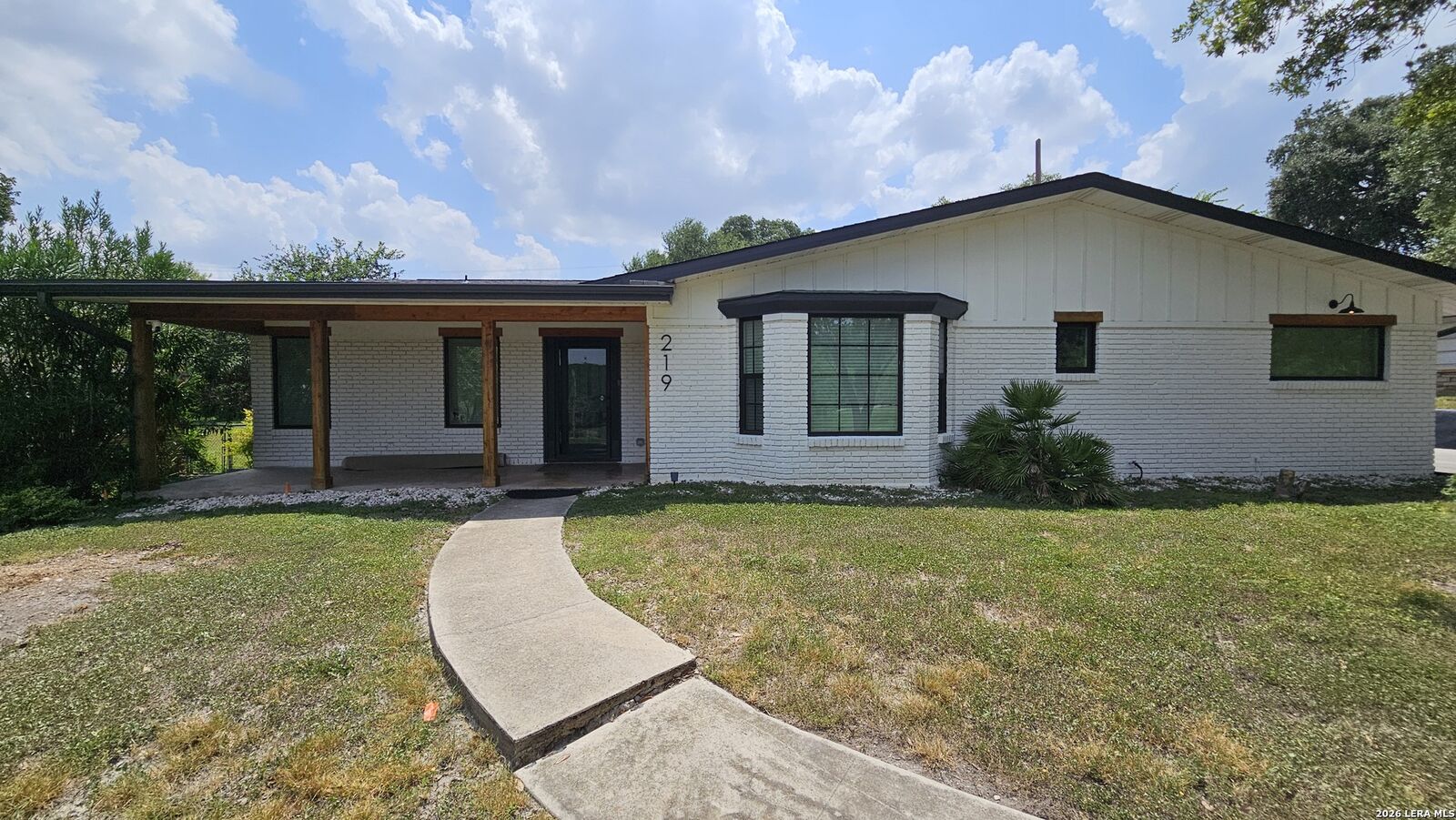 Property Photo: 219 Edgevale TX 78229