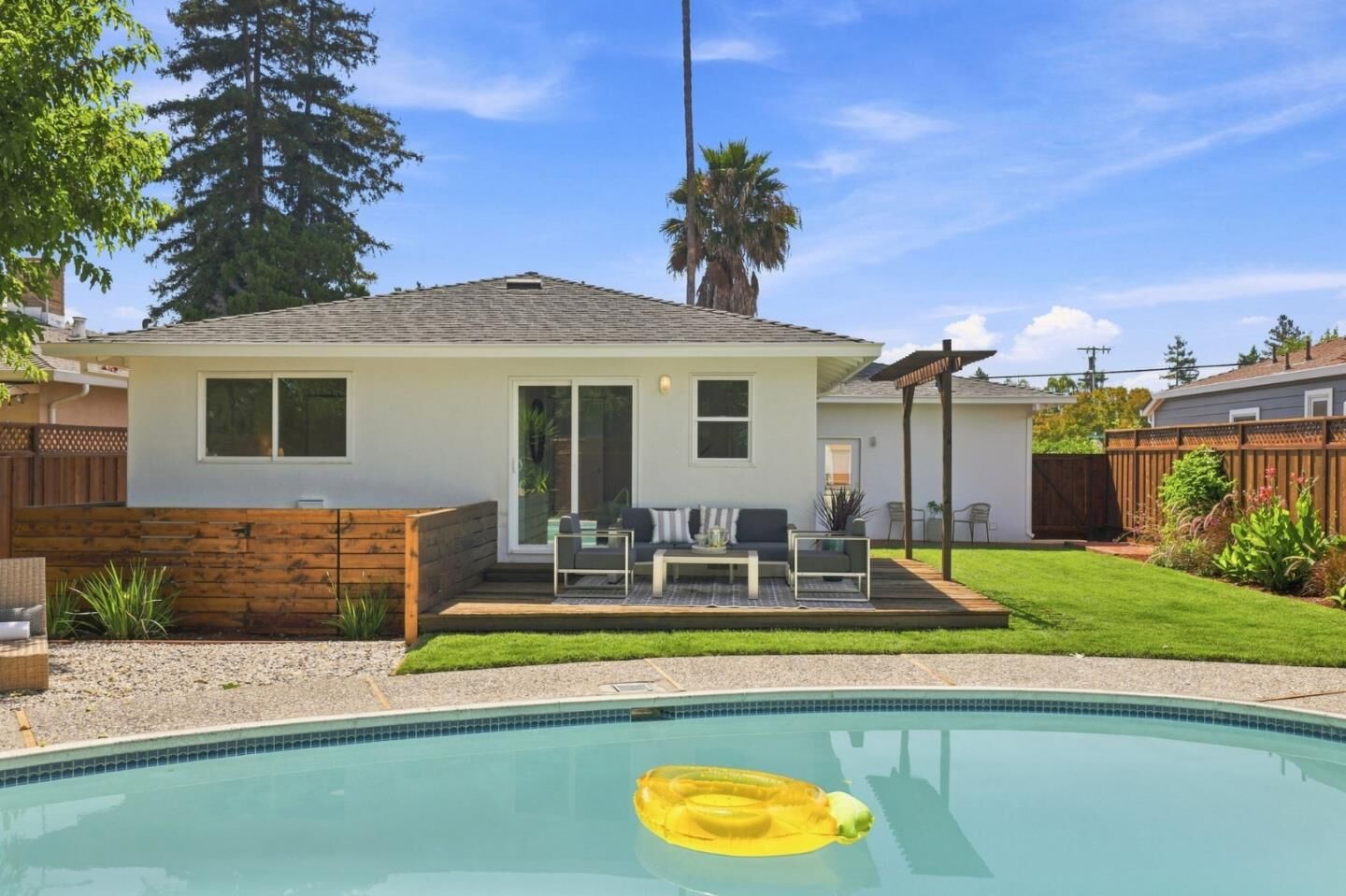 Property Photo:  2930 Jefferson Avenue  CA 94062 