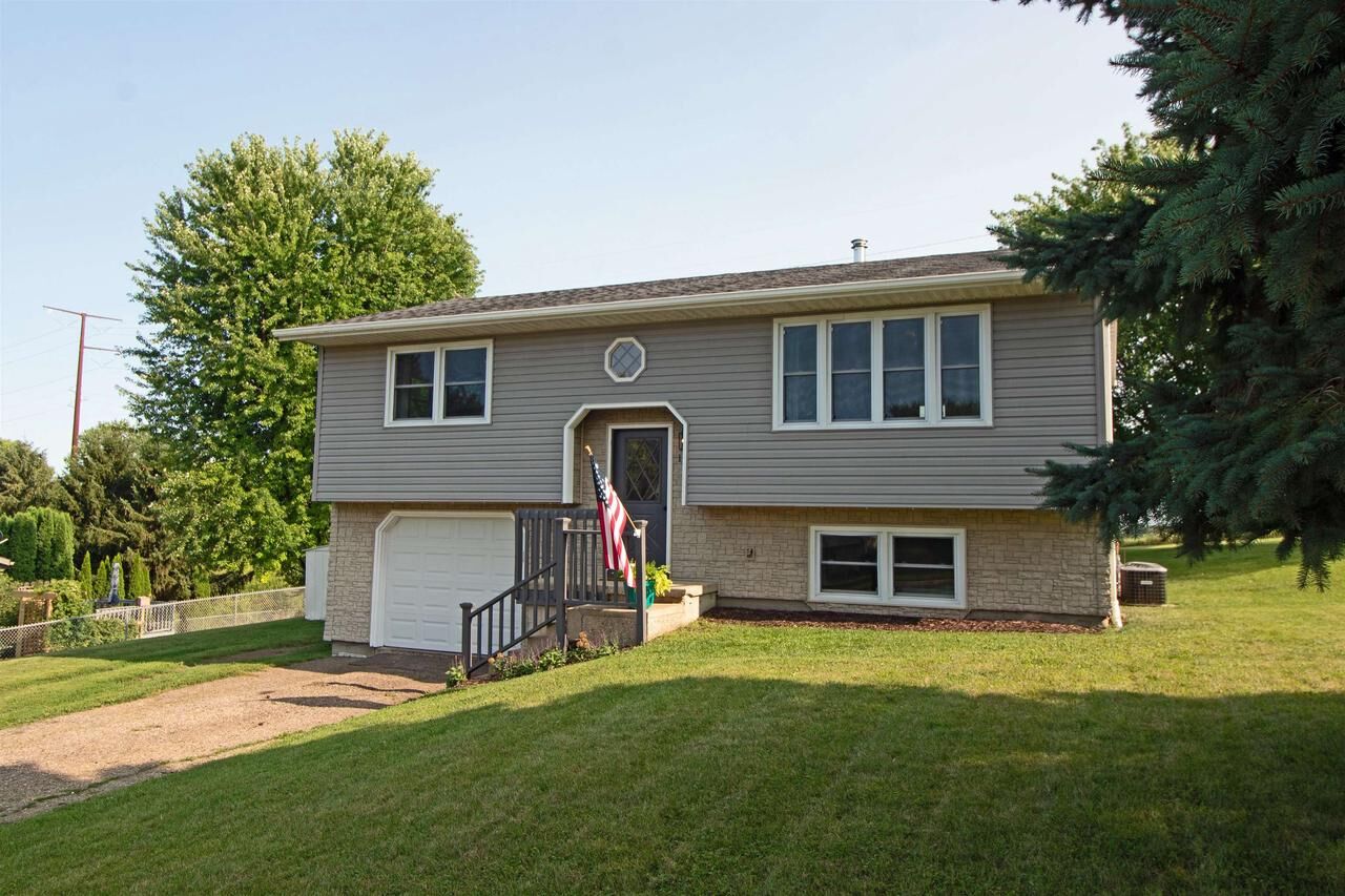 Property Photo:  106 Ruste Road  WI 53507 