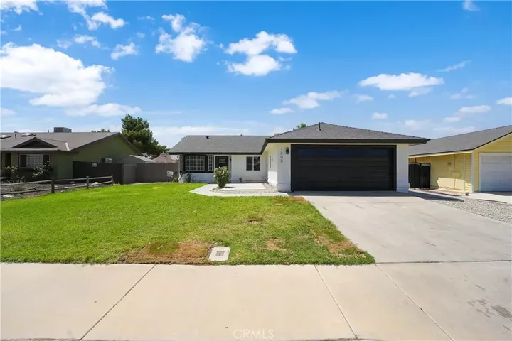 Property Photo: 1608 Lobo Court CA 93535