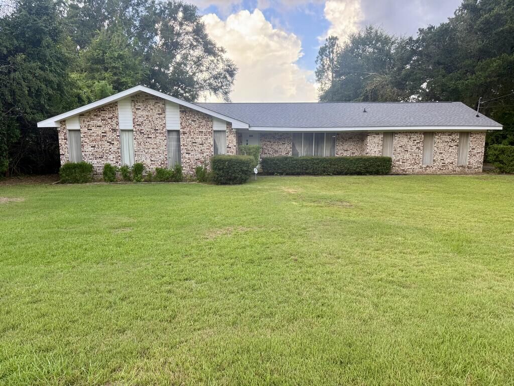 Property Photo:  2803 Griffin Dr  AL 36303 