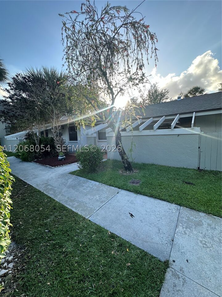 Property Photo:  2902 SW 21st Ter 301C  FL 33445 