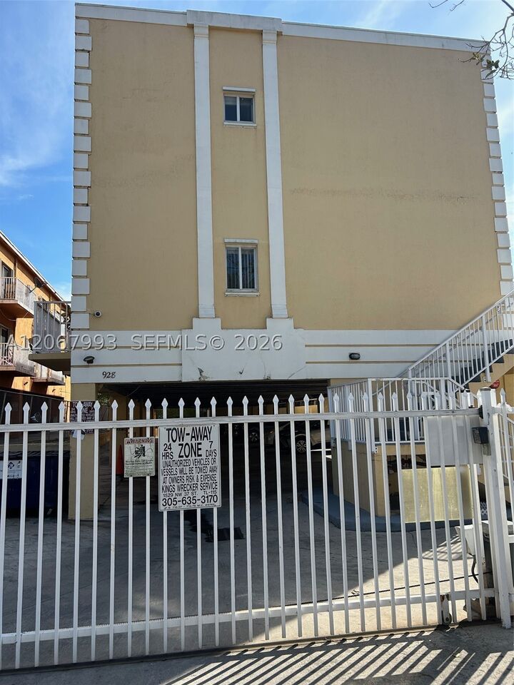 Property Photo: 928 SW 3 207 FL 33130