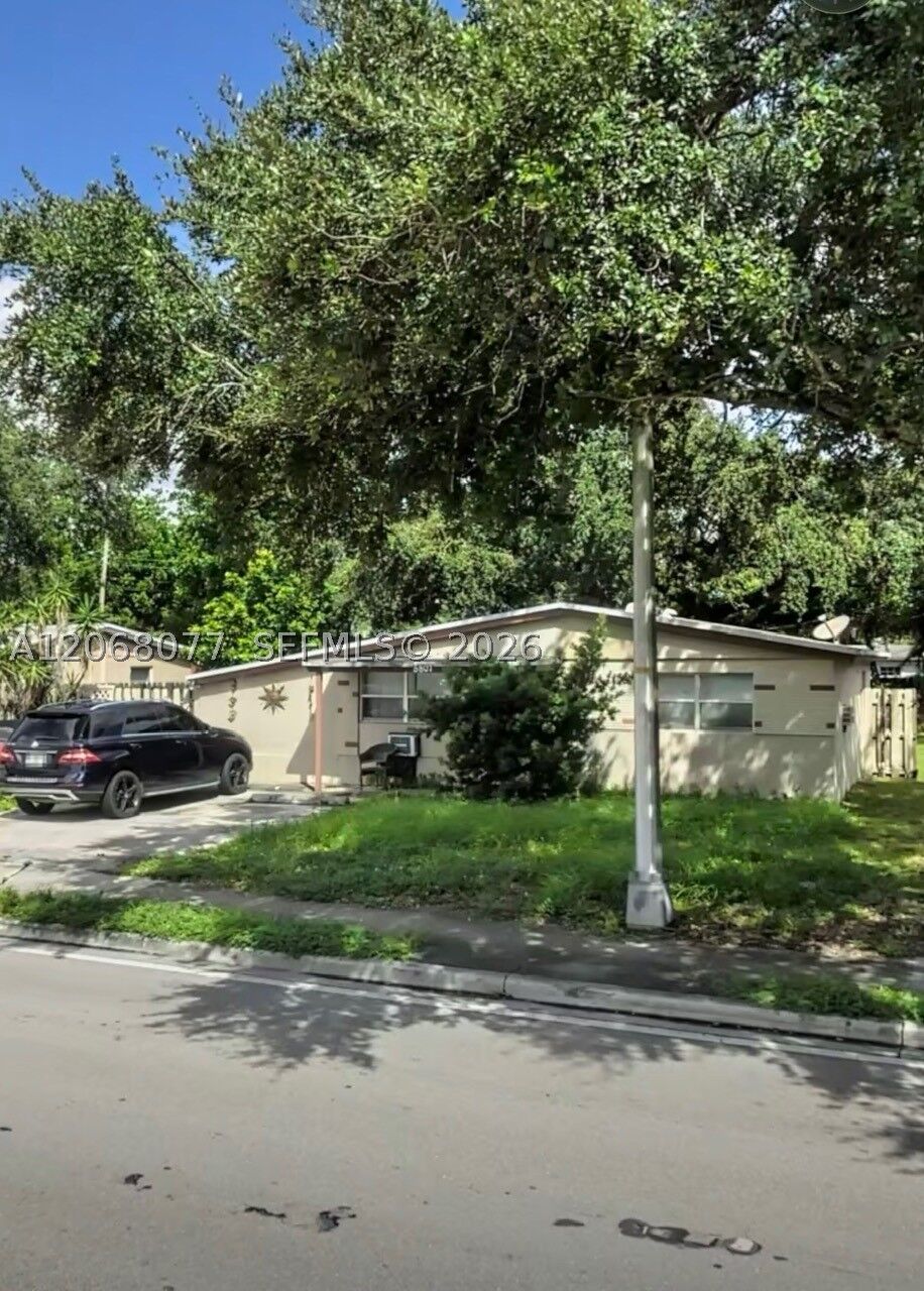 Property Photo:  5801 Sheridan St  FL 33021 