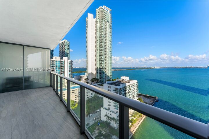 Property Photo: 460 NE 28th St 1803 FL 33137