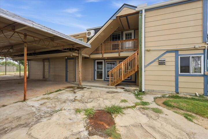 Property Photo: 6743 Rainbow Ln TX 77642