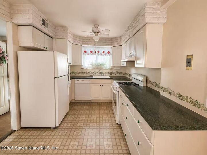 Property Photo: 196 Rolling Hill Green NY 10312