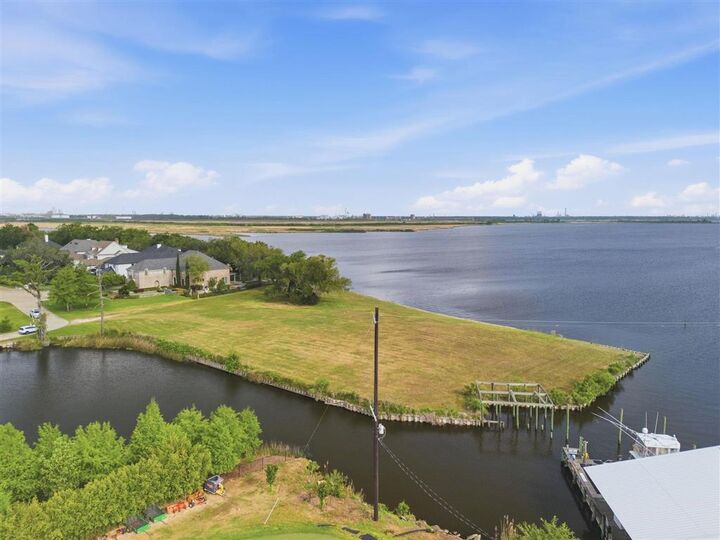 Property Photo:  4729 E Cypress Landing Drive E  LA 70605 