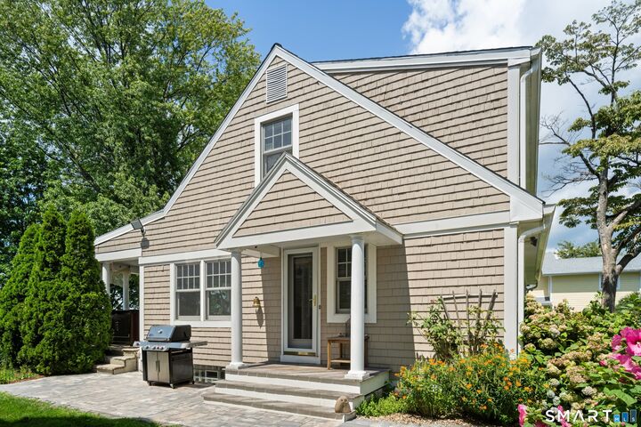 Property Photo:  4 Seaside Place  CT 06855 