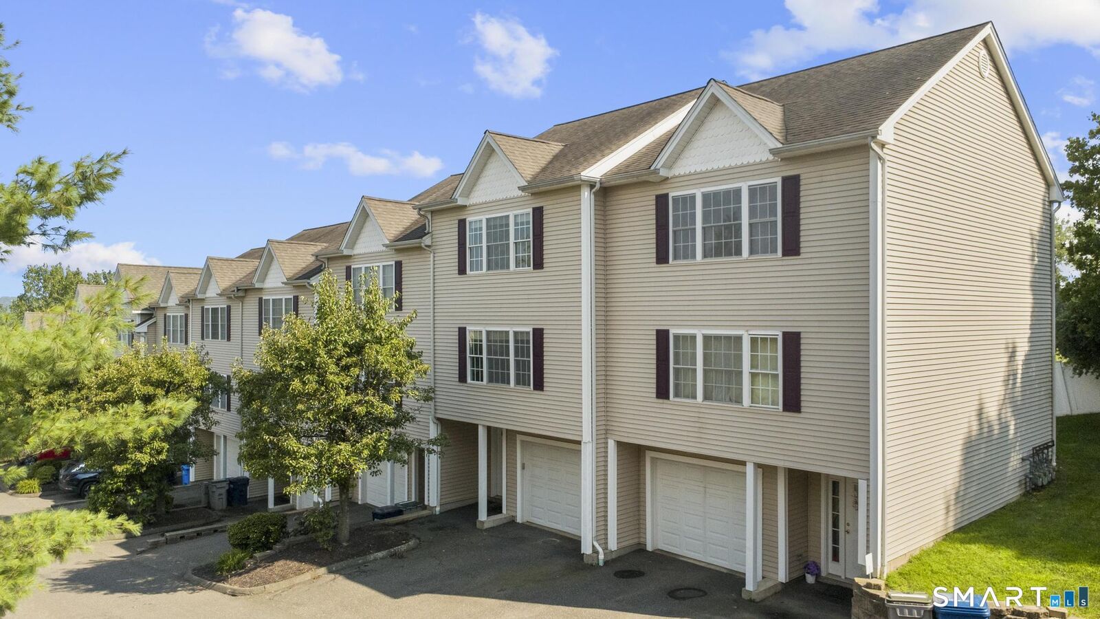 Property Photo:  2720 State Street 21  CT 06517 