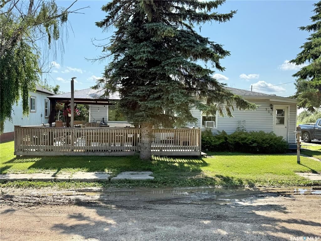 Property Photo: 315 3rd Avenue W SK S0J 0S0