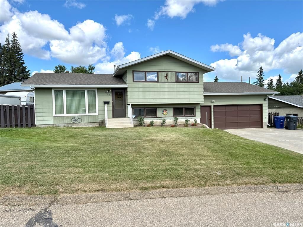 Property Photo:  172 29th Street W  SK S0M 0L0 