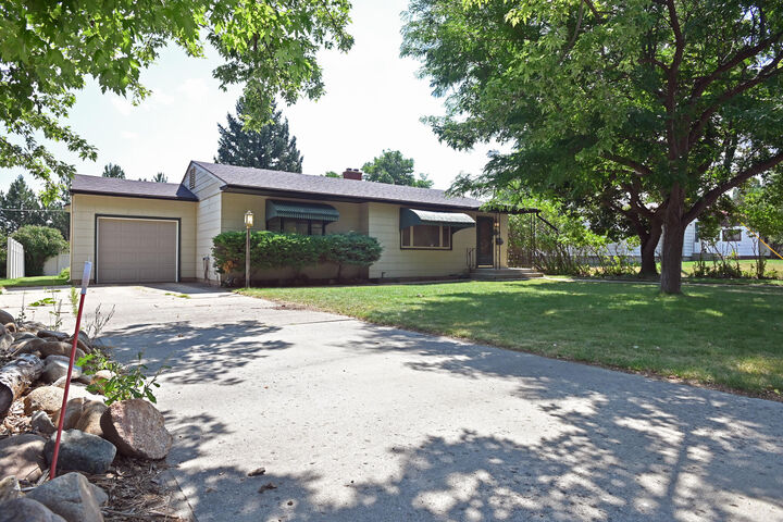 Property Photo:  1121 S Thurmond Street  WY 82801 