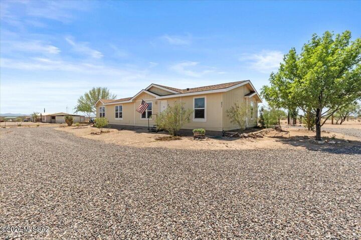 Property Photo: 3855 E Busby Drive AZ 85546