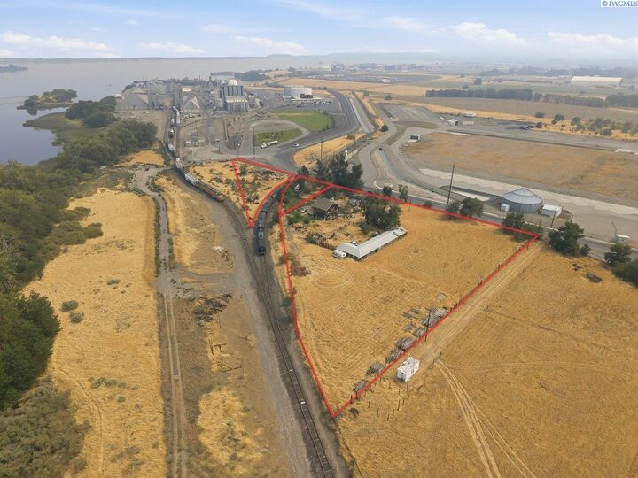 Property Photo:  226704 E Bowles Rd  WA 99337 