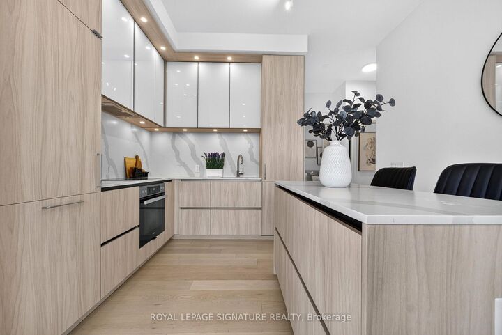 Property Photo: 15 Mercer Street 4005 ON M5V 0T8