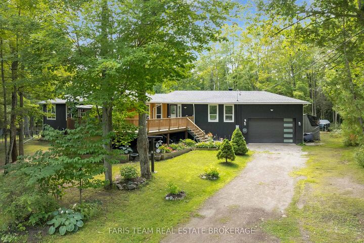 8 Joliet Crescent — photo 1